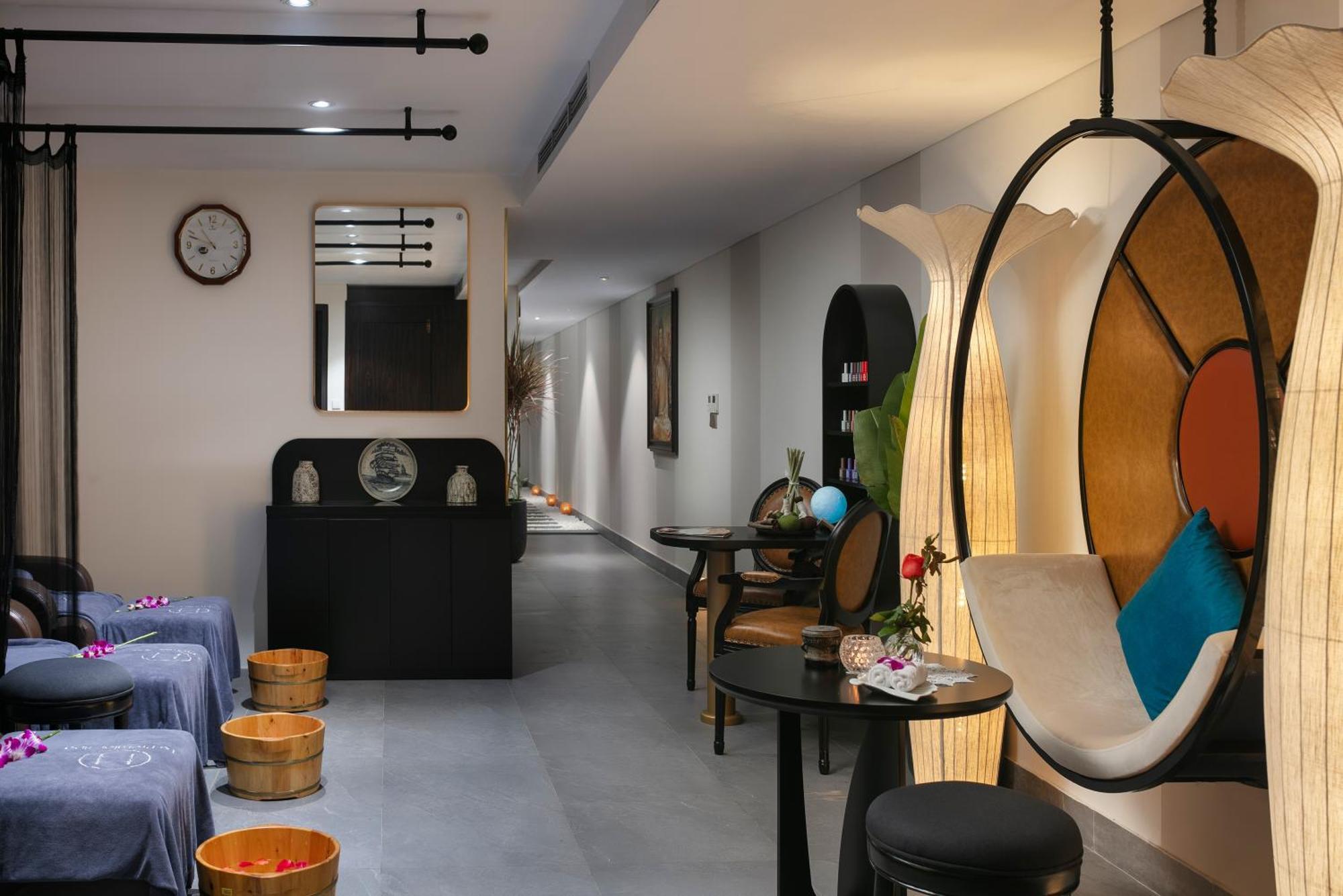 Le Premier Hotel & Rooftop Bar Hanoï Extérieur photo