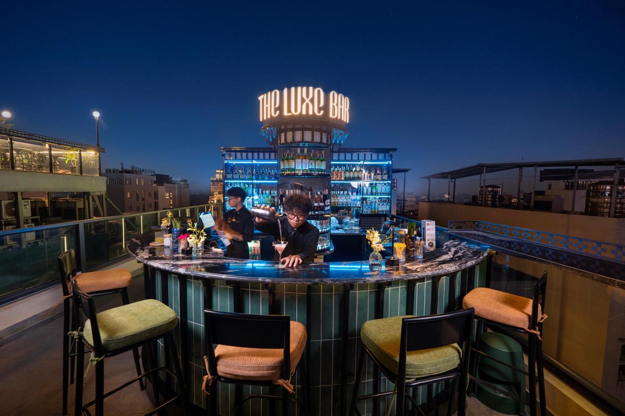 Le Premier Hotel & Rooftop Bar Hanoï Extérieur photo
