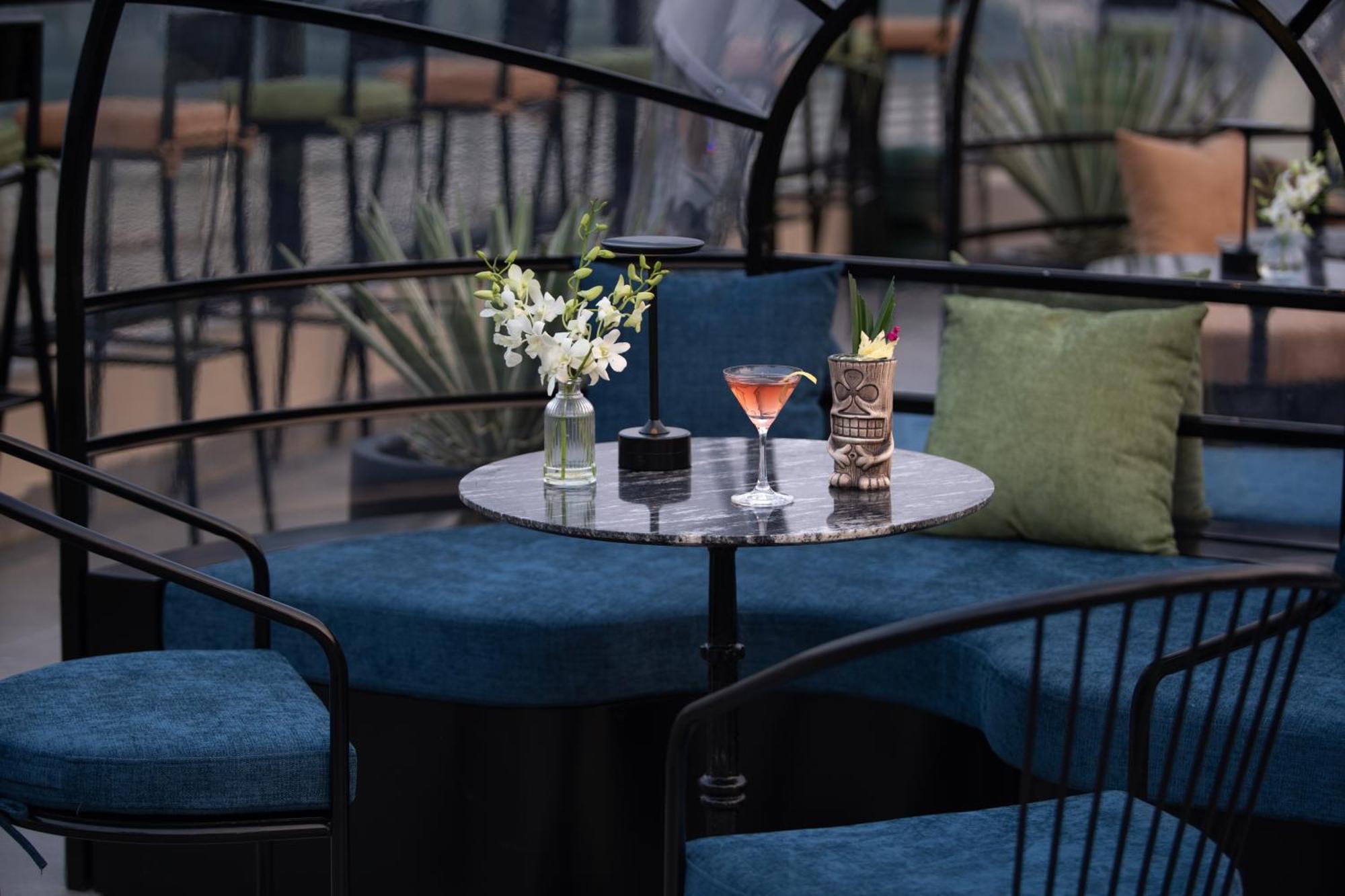 Le Premier Hotel & Rooftop Bar Hanoï Extérieur photo